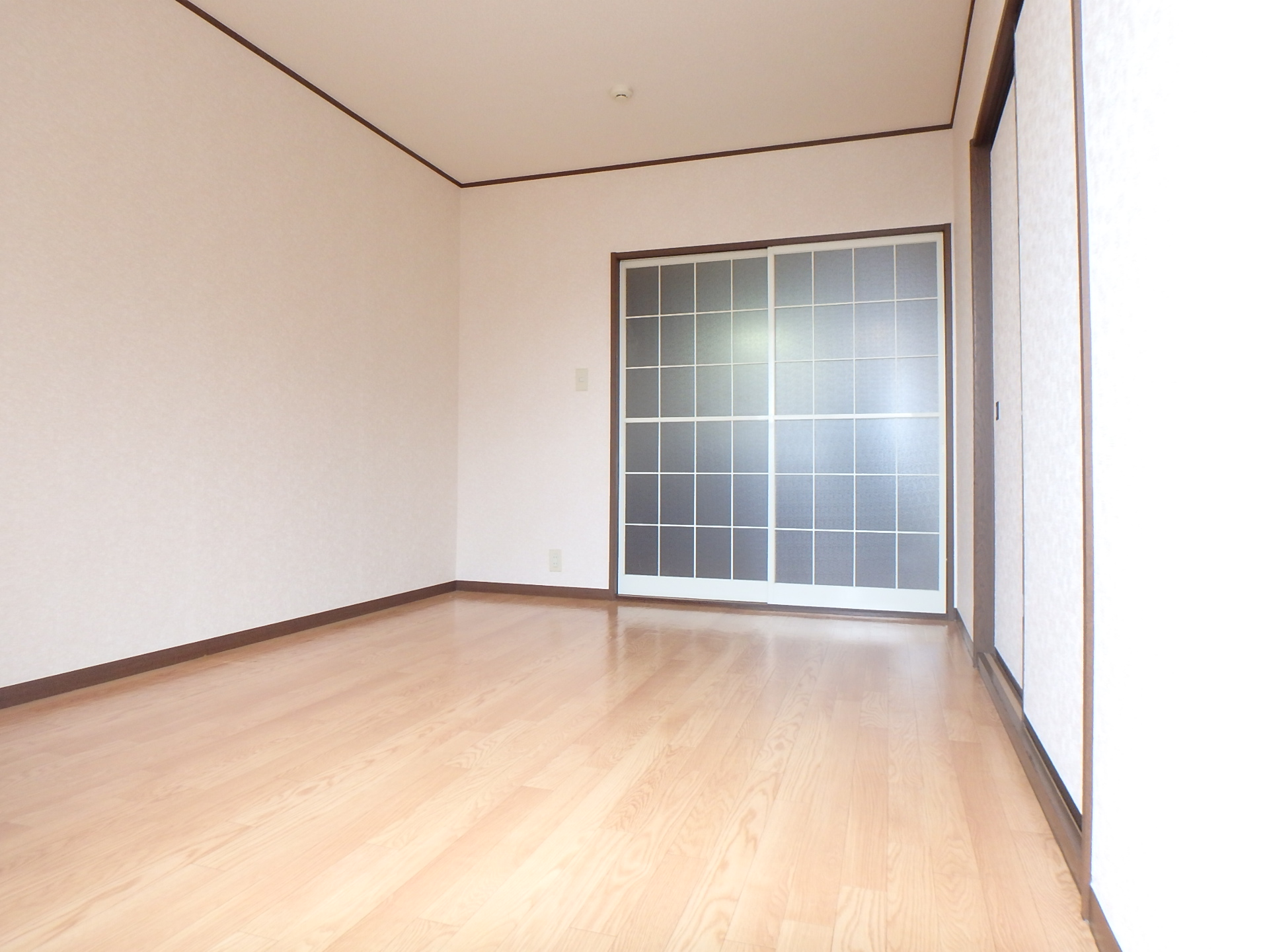 居室・リビング　同建物別号室