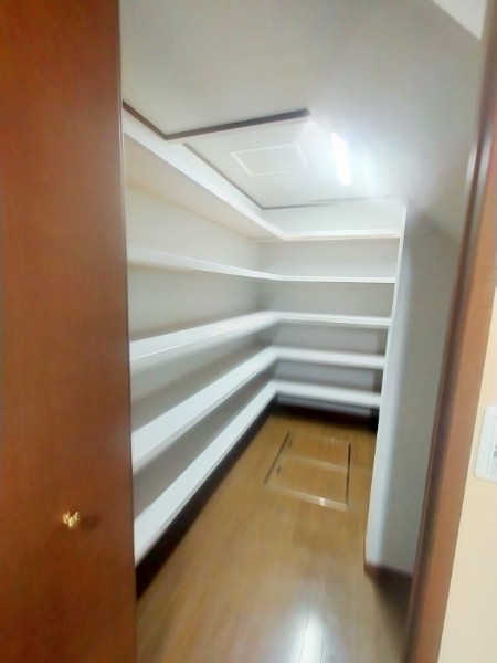 キッチン　食品庫