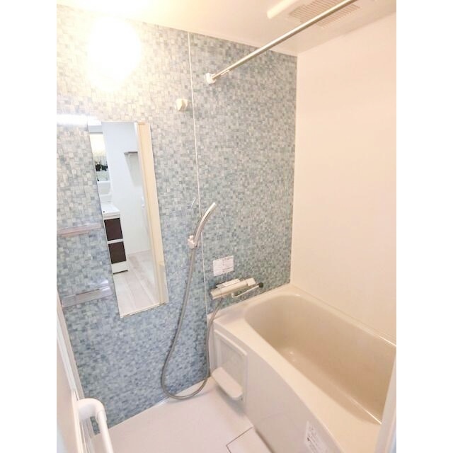 バス・シャワールーム　浴室乾燥付き♪