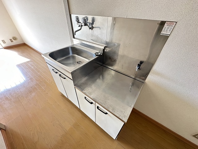 キッチン　別部屋参考写真です