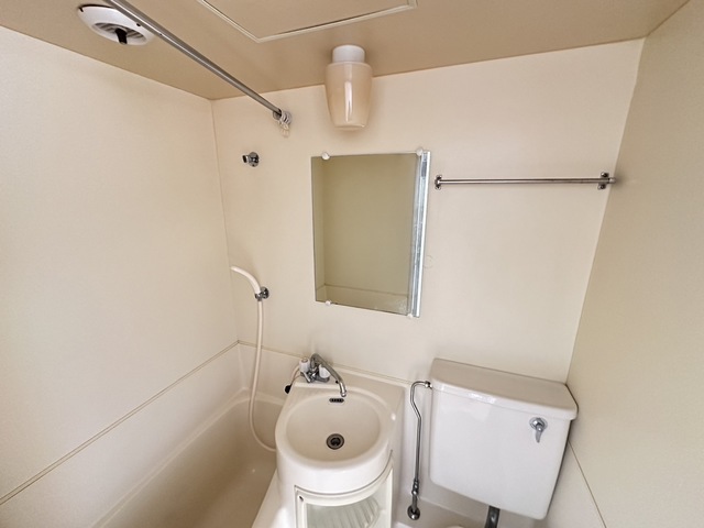 洗面設備　別部屋参考写真です