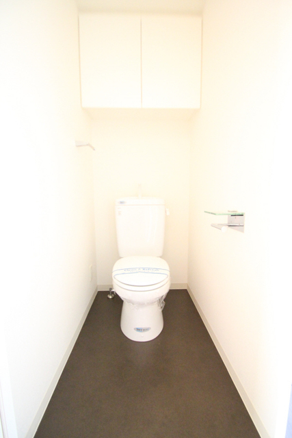 トイレ　※同間取りの別室のお写真です