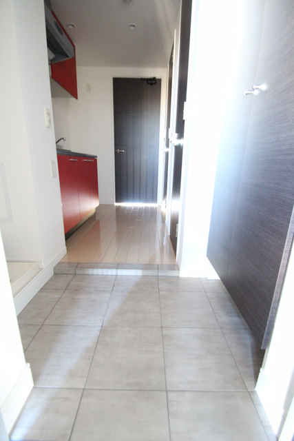 玄関　※同間取りの別室のお写真です