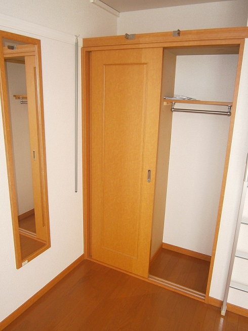 収納　１階はフローリング、２階以上はカーペットになります。