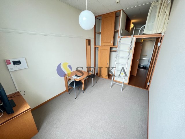 居室・リビング　１階はフローリング、２階はカーペットになります。