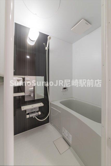 バス・シャワールーム　コンパクトで使いやすいお風呂です