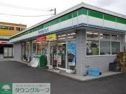コンビニ　ファミリーマート新山下店（コンビニ）まで200m