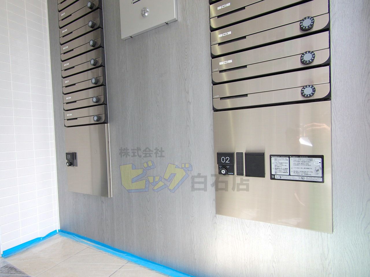 エントランス　留守中も荷物が受け取れて便利な宅配ＢＯＸしています♪