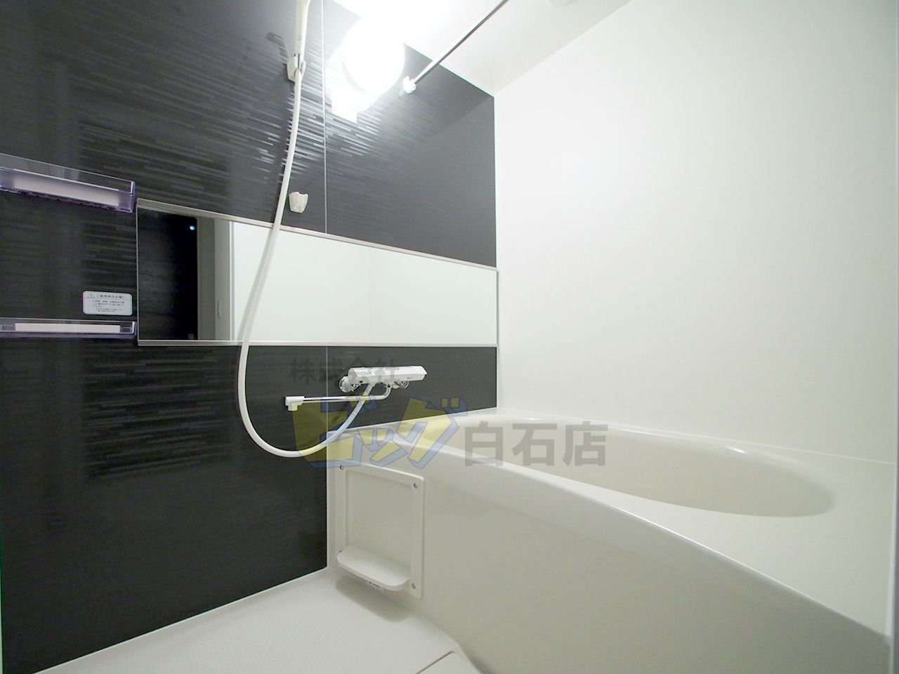 バス・シャワールーム　広々タイプのお風呂です♪