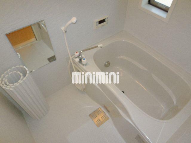 バス・シャワールーム　追い焚き・窓のあるバスルーム