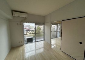 居室・リビング　内観1