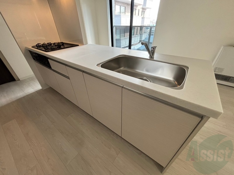 キッチン　キッチンはシックなデザインでした。洗い場も大きい。