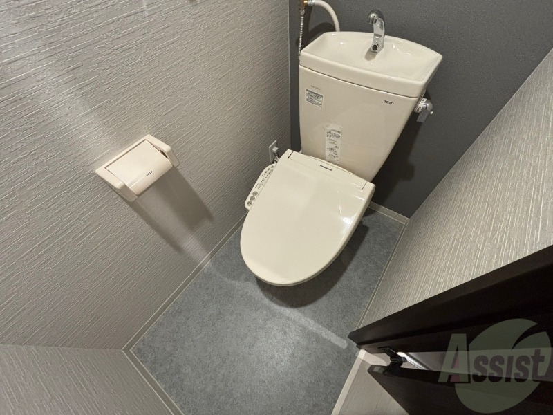 トイレ　こちらはトイレです。清潔感があり、安心して使用できます。