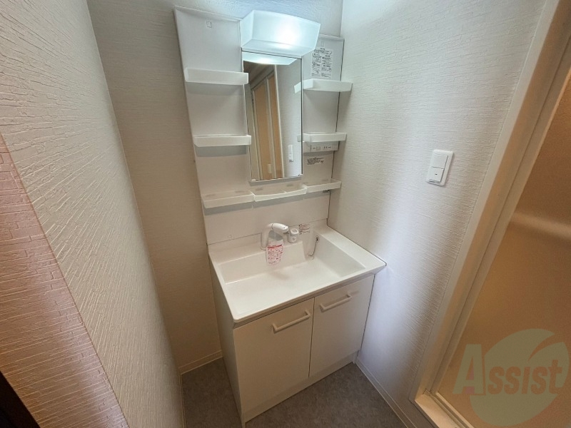 洗面設備　洗面台は独立していて使いやすそうですね。