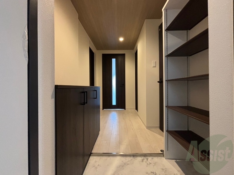 玄関　玄関の様子です。明るい印象ですね。気分もあがりそう。