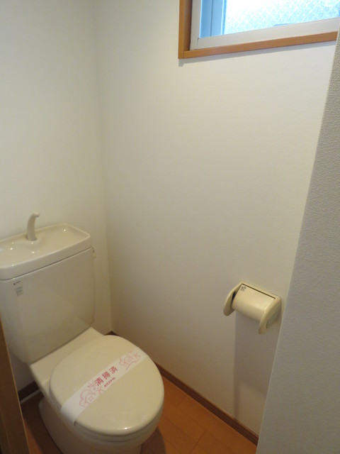 トイレ　窓付きのトイレ