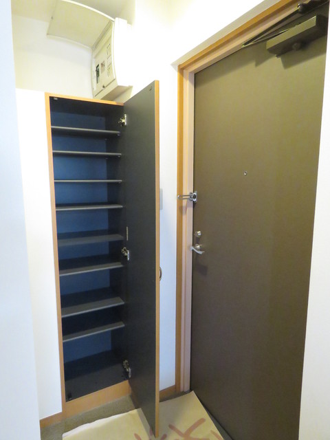 玄関　玄関（大量収納できるシューズボックス付）