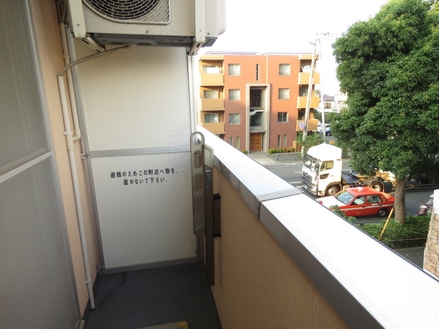 バルコニー　バルコニーでも洗濯物干せます♪