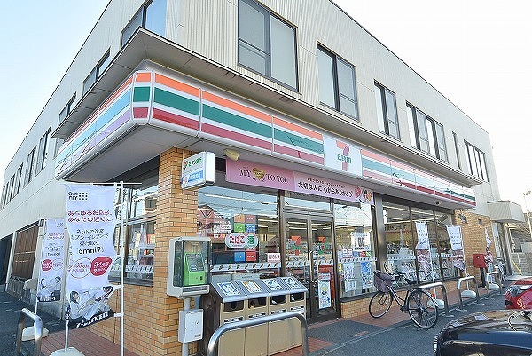 コンビニ　セブンイレブン（コンビニ）まで200m