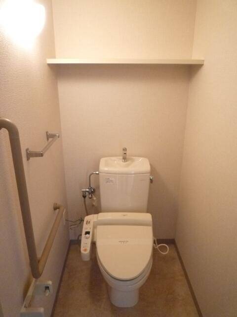 トイレ　温水洗浄便座