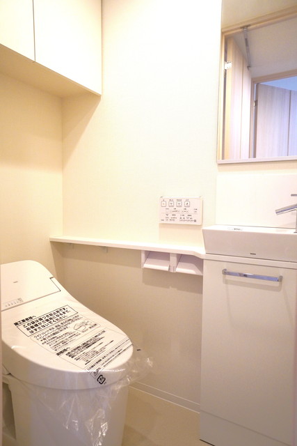 トイレ　※写真は同タイプ住戸です。