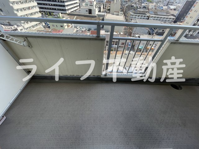 バルコニー　暖かな日差しのふりそそぐバルコニー