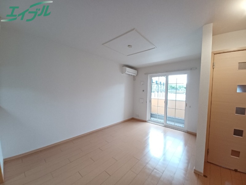 居室・リビング　同型参考写真