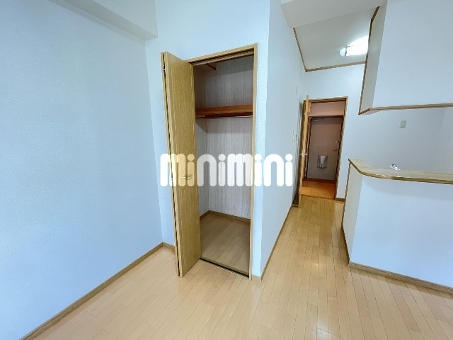 収納　クローゼットパイプ付き