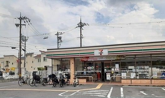 コンビニ　セブンイレブン真砂玉島台店（コンビニ）まで350m
