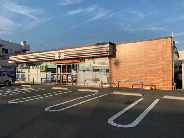 コンビニ　セブンイレブン豊橋菰口町3丁目店（コンビニ）まで273m