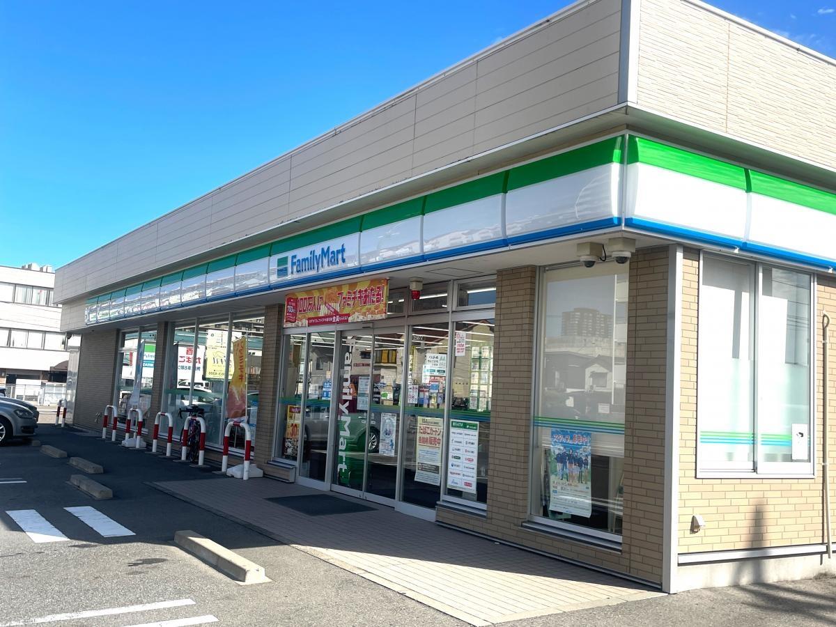 コンビニ　ファミリーマート新潟天神尾一丁目店（コンビニ）まで438m