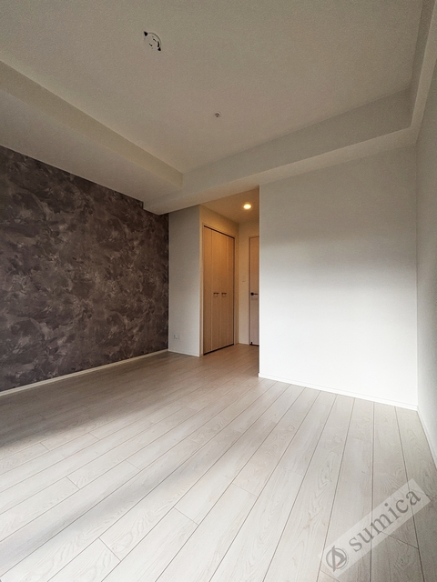 居室・リビング　アクセントクロスがオシャレを演出♪♪