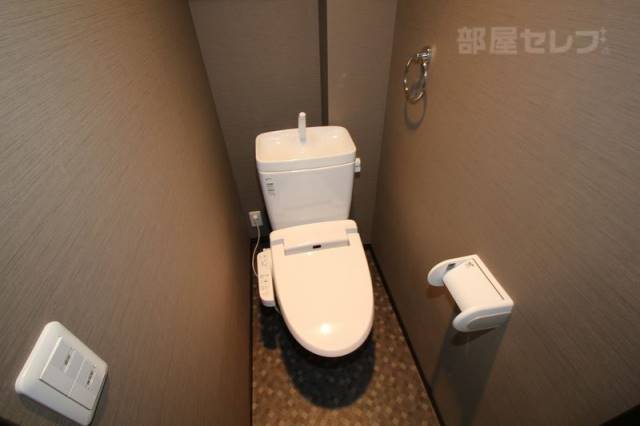 トイレ　ウォシュレット付きのお手洗い