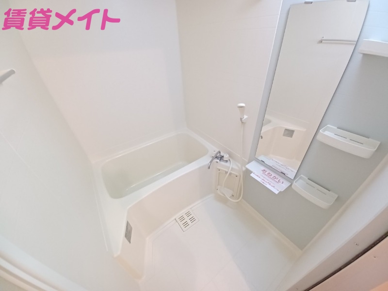 バス・シャワールーム　同型反転タイプの写真です