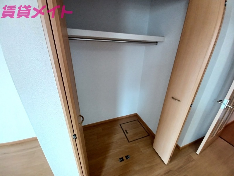 収納　同型反転タイプの写真です