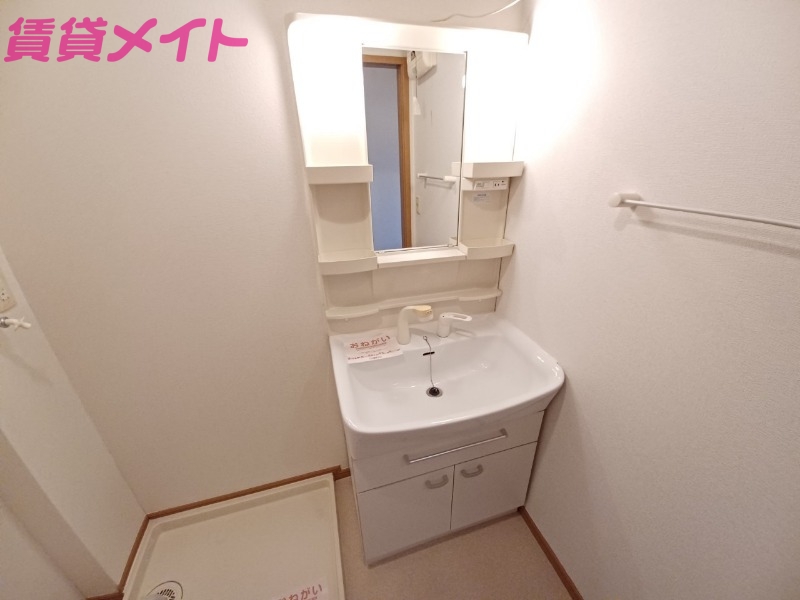 洗面設備　同型反転タイプの写真です