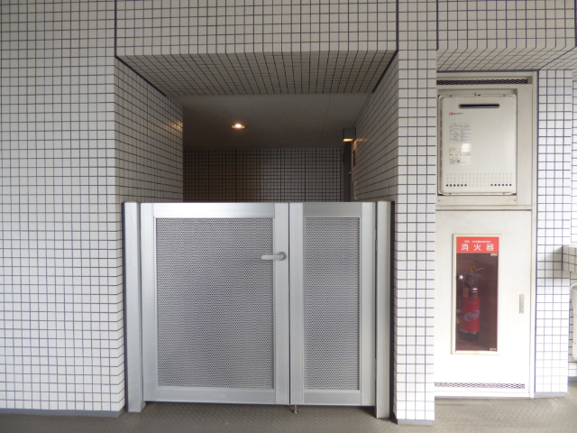 玄関　玄関ポーチ付き