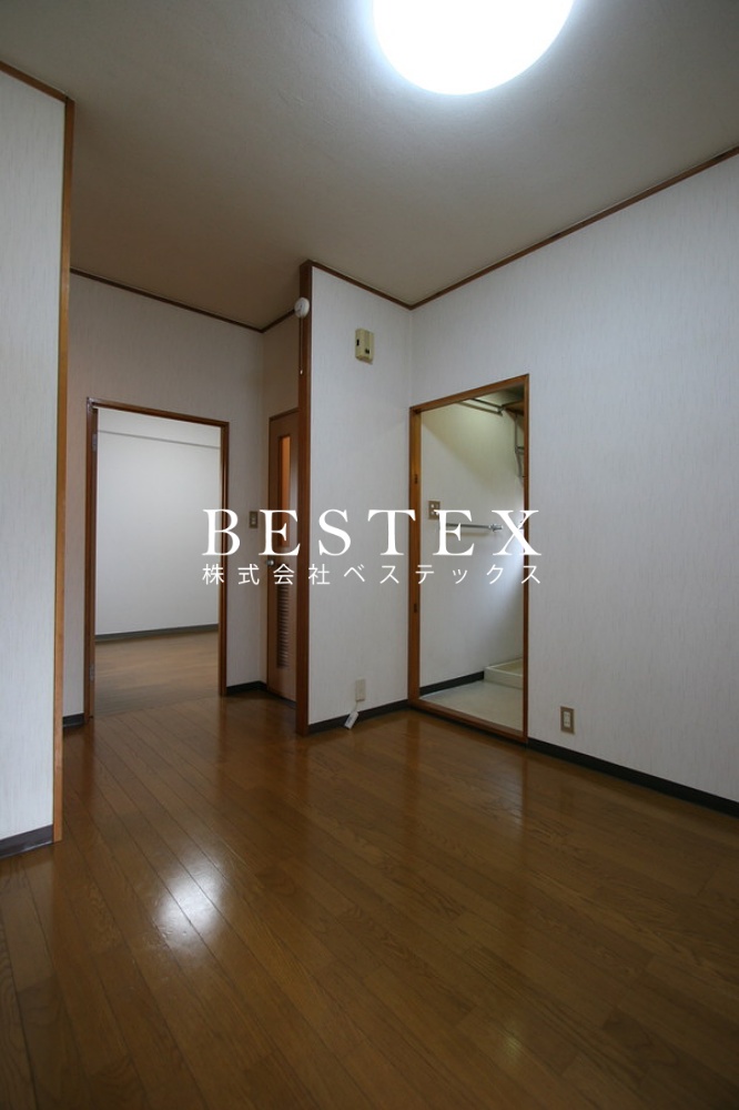 居室・リビング　※同建物内・別タイプの参考写真です。