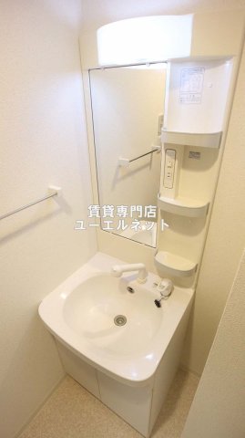 洗面設備　清潔感ある独立洗面台で毎日気持ちよく♪