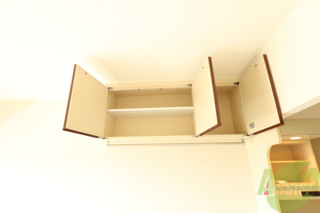収納　こちらにも収納が有るので重宝しますね。