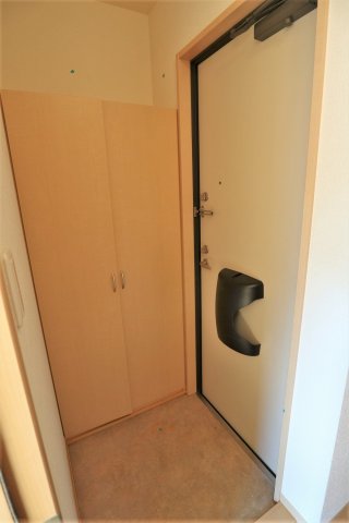 玄関　同タイプのお部屋の参考写真です。