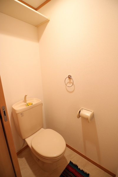 トイレ　ウォシュレット設置済み。