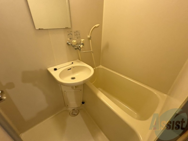 バス・シャワールーム　お風呂になります。一日の疲れを癒してくださいね。