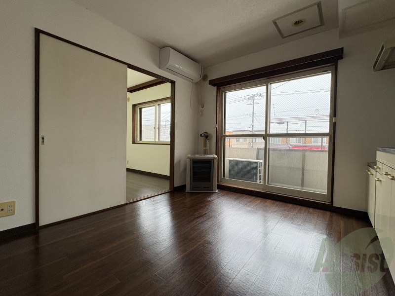 居室・リビング　広くてきれいなリビングです！快適に過ごせそうですね。