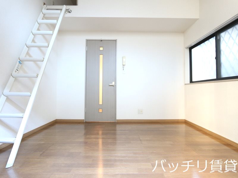 居室・リビング　同型タイプの為、現状を優先致します。