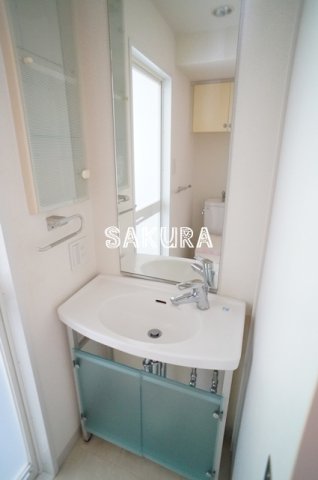 洗面設備　身支度に欠かせない独立洗面台♪