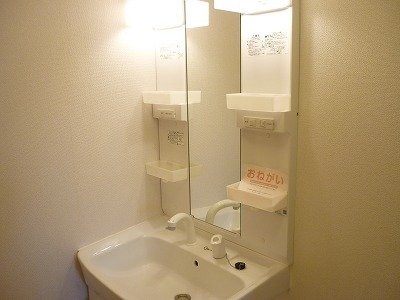 洗面設備　使いやすい洗面所です