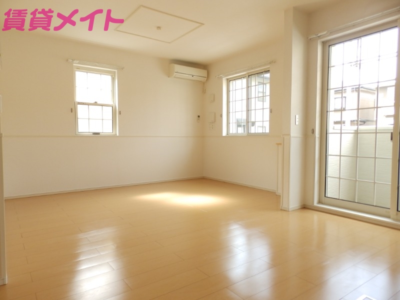 居室・リビング　同型参考写真