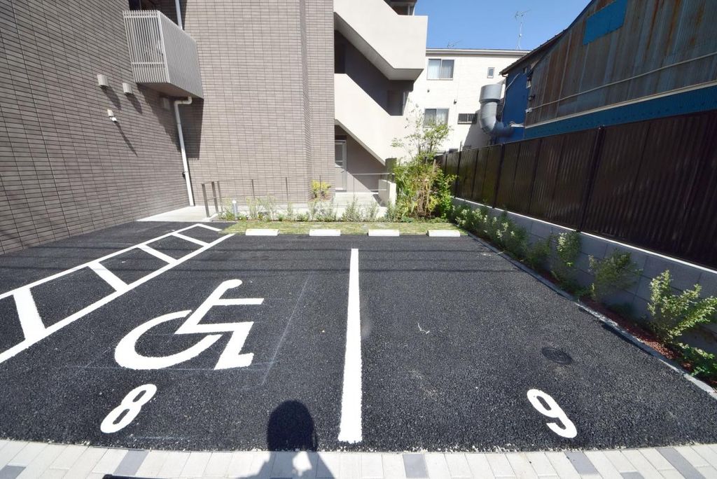 駐車場　駐車場