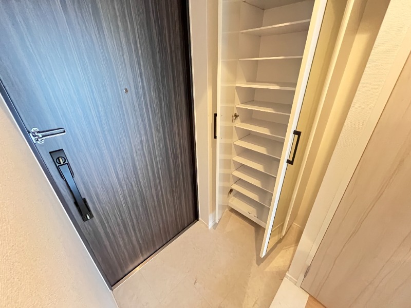 玄関　同物件別部屋イメージ